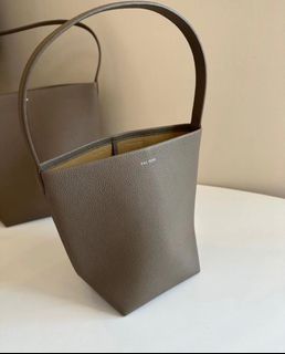 (Category: ) located in . Submitted by shop_a_holic (Listing ID 1272089891, Image 1). Description: .