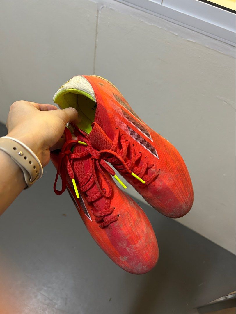 UK 6 US6.5 Adidas Red Soccer Boots Sports Equipment Sports
