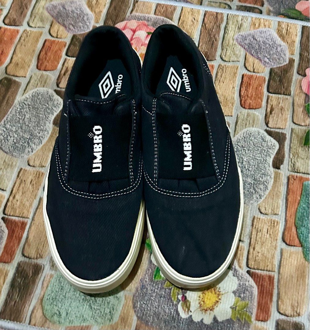 Umbro slip ons top