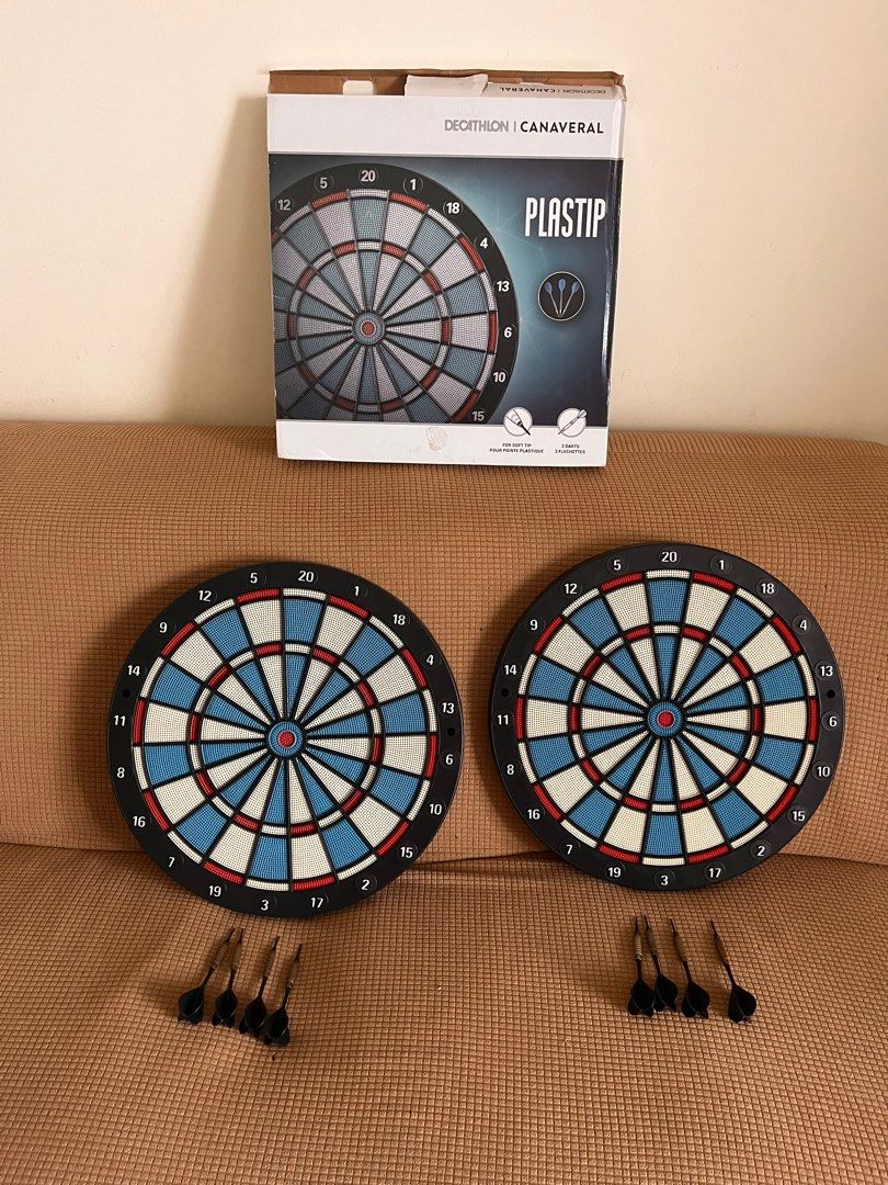 Dart board with plastic darts deals