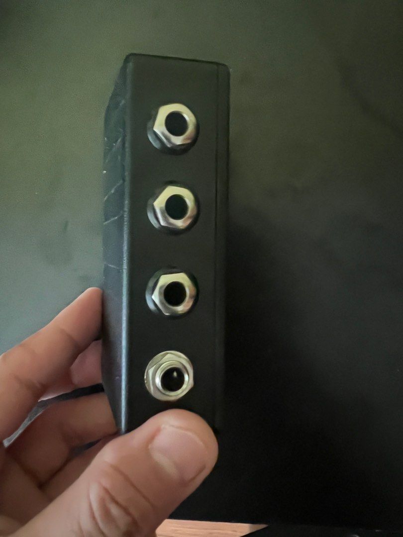 4 cable method send/return fx loop (Category: Music Accessories) located in Singapore. Submitted by IloveApple (Listing ID 1272304029, Image 2). Description: .