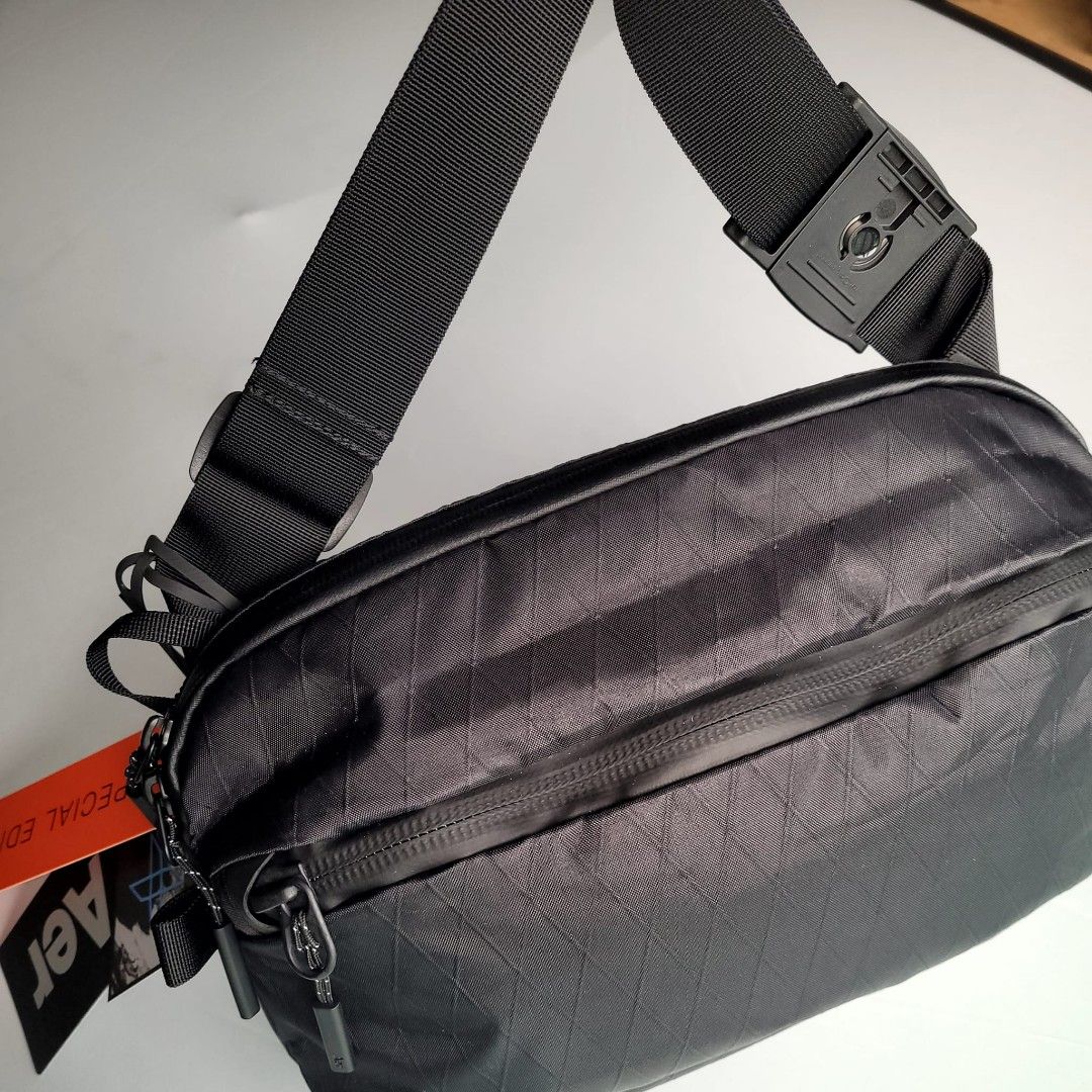 Aer day hotsell sling bag