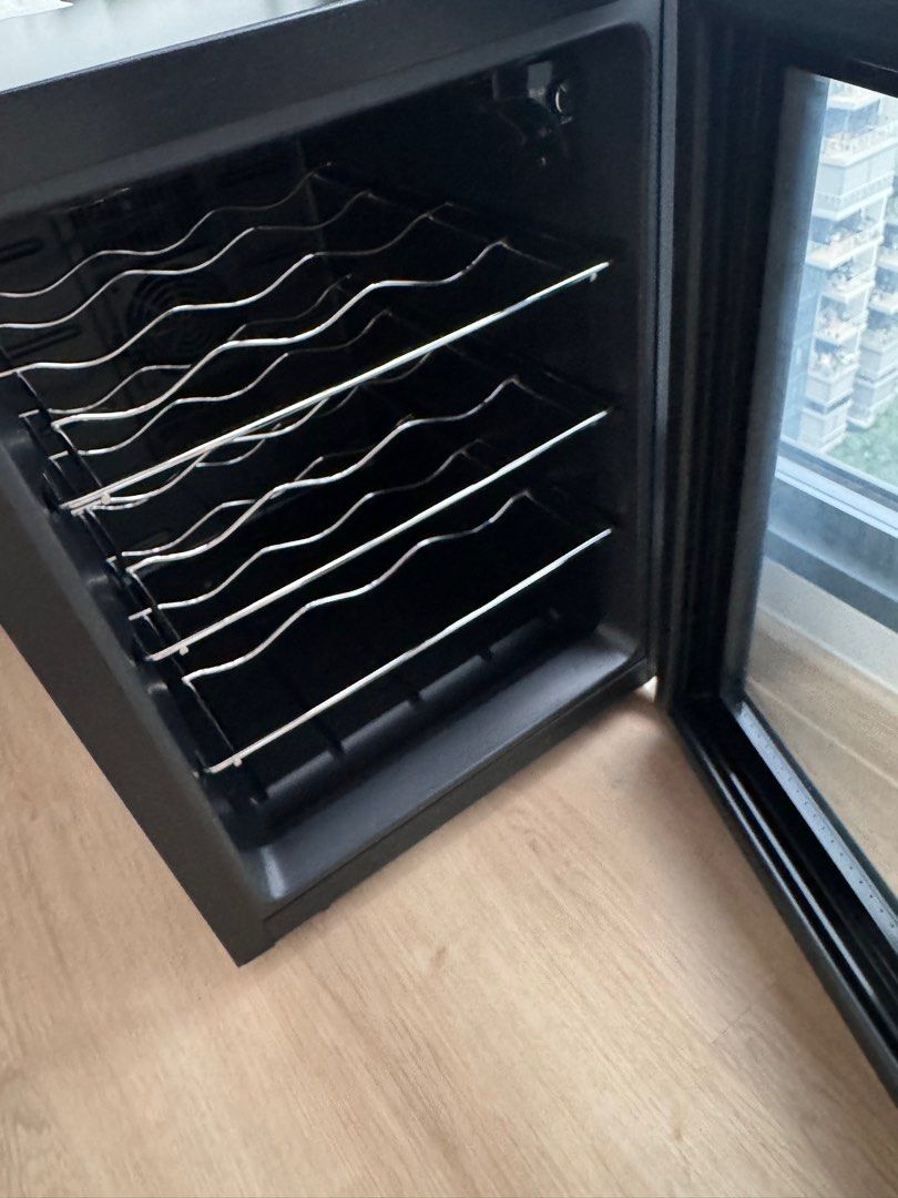 Aerogaz wine chiller, TV & Home Appliances, Kitchen Appliances, Wine