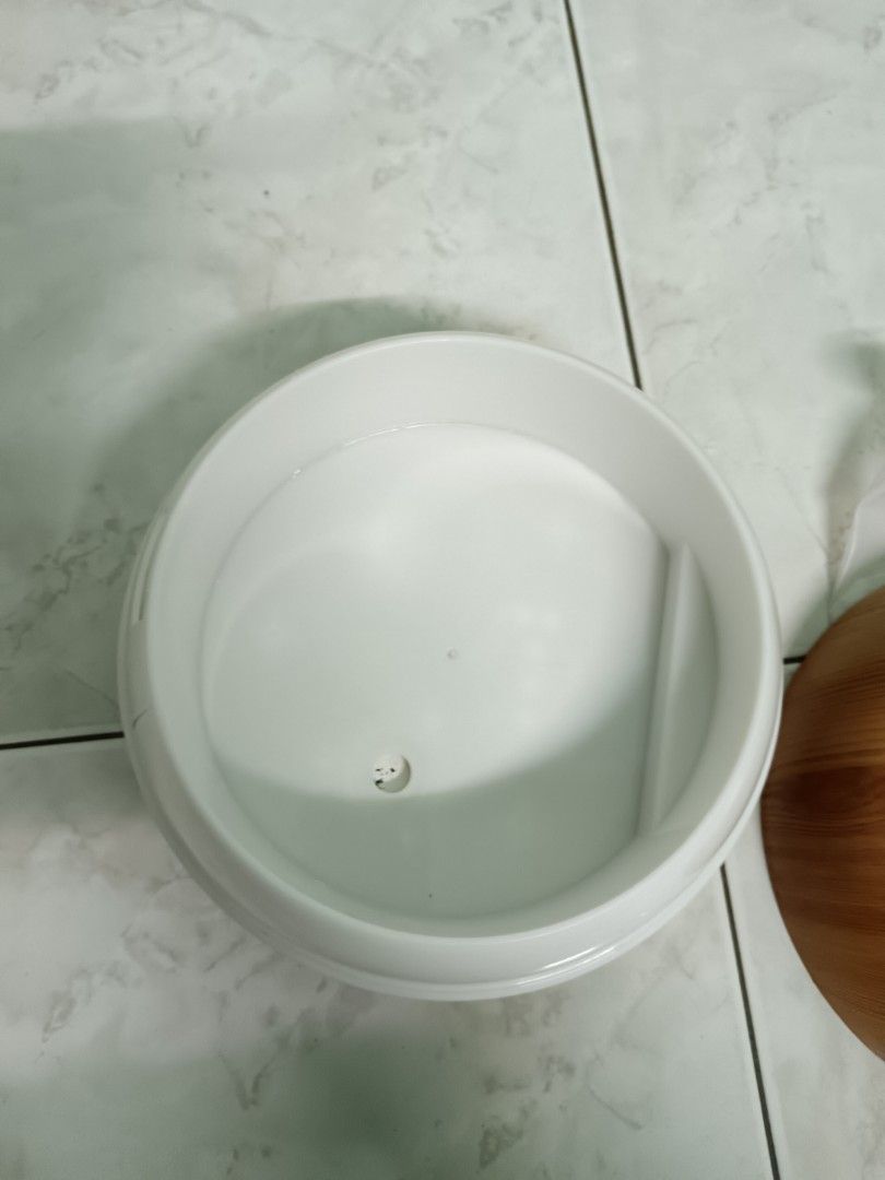 Aroma diffuser (Category: Home Fragrance) located in Sepang. Submitted by tomsteen95 (Listing ID 1272385999, Image 2). Description: Used twice only. Good condition.