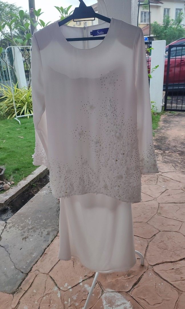 White baju kurung hotsell wedding
