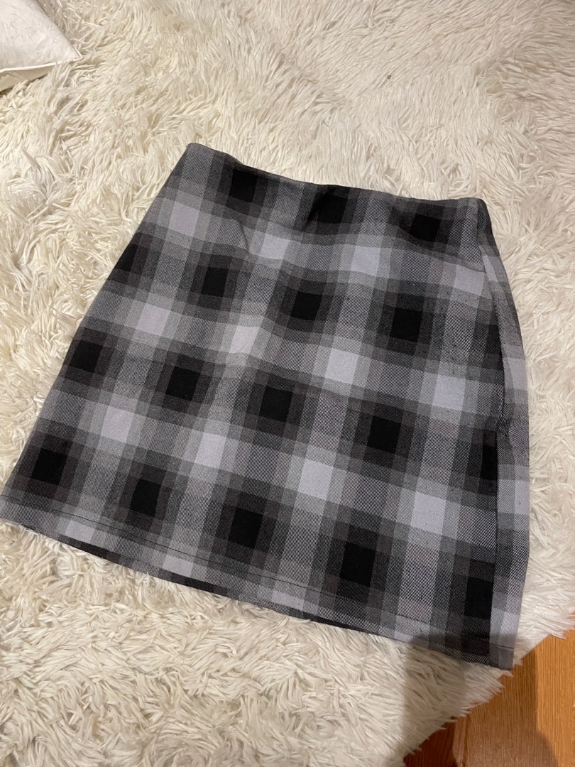 Black and White Plaid Mini Skirt, Women's Fashion, Bottoms, Skirts on Carousell