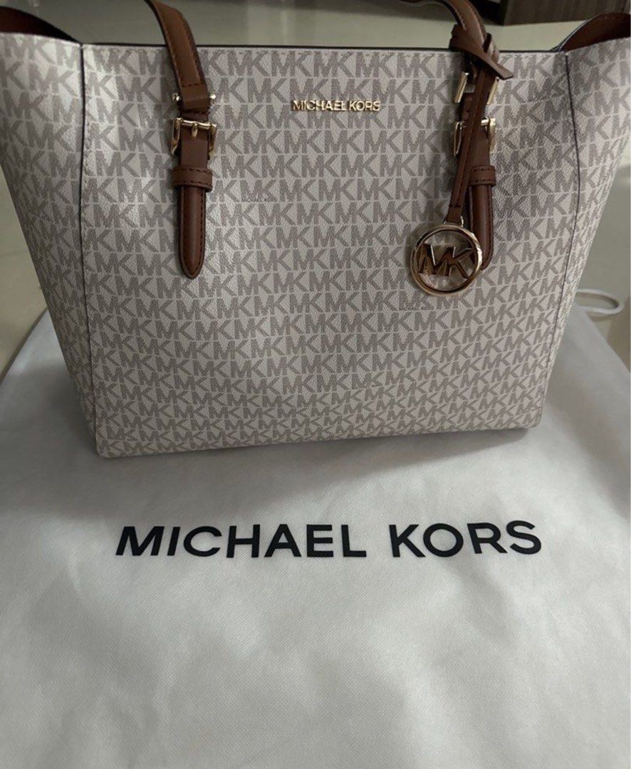 Michael kors best sale voyager acorn
