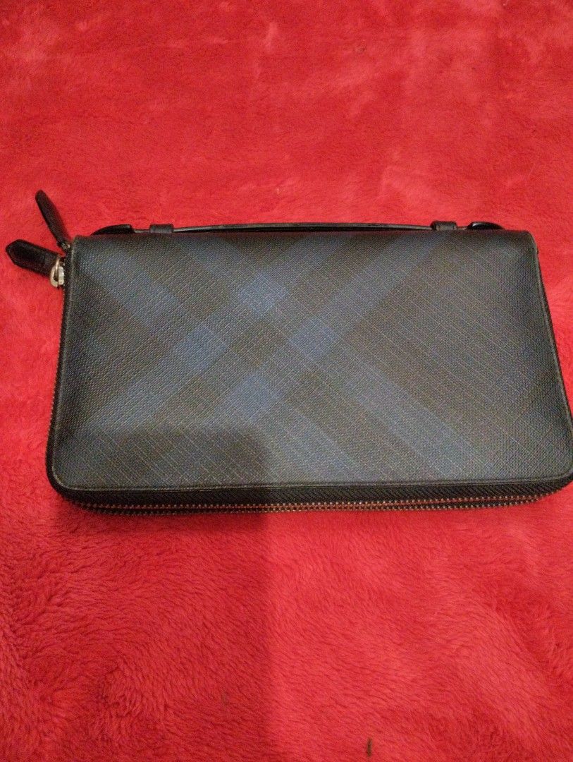 Burberry double zip wallet hotsell