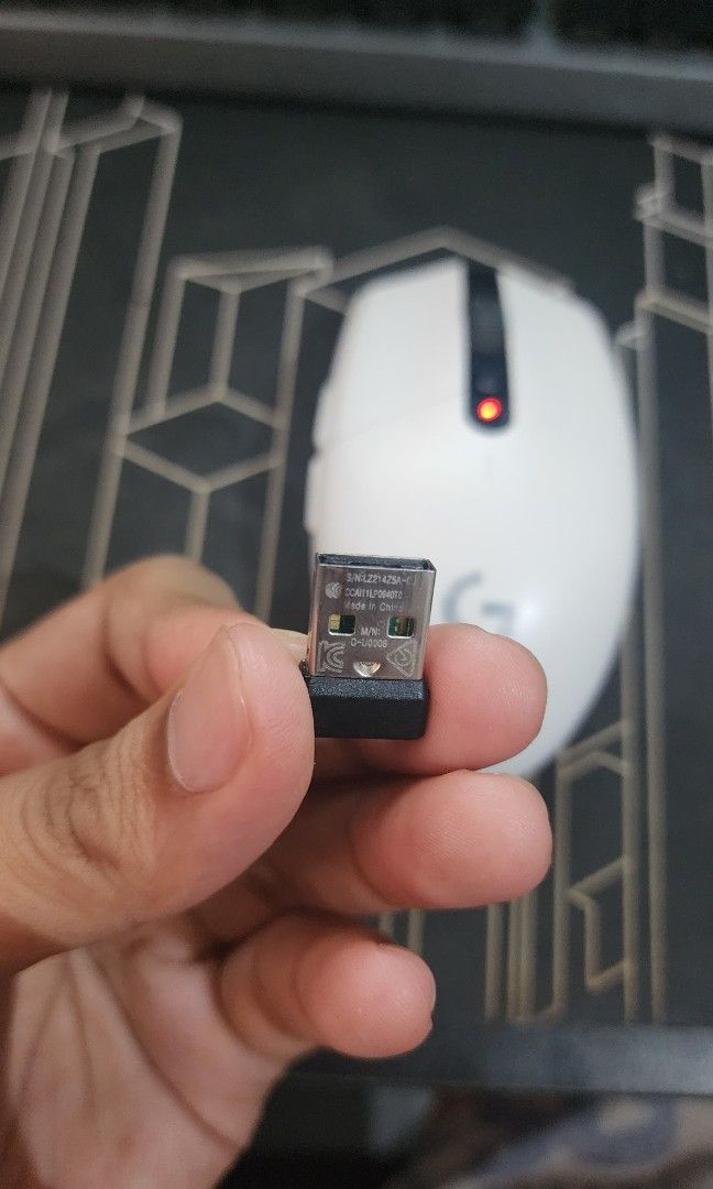 G304 Logitech Gaming Mouse (NOT WORKING), Computers & Tech, Parts