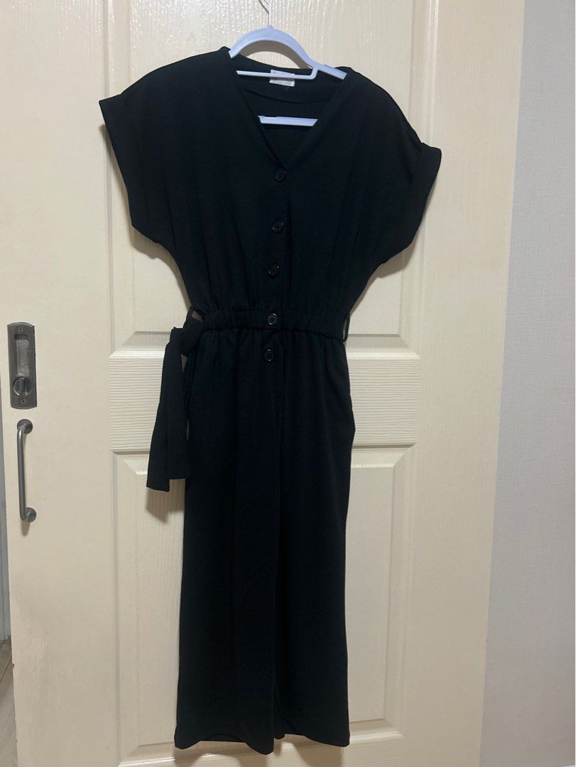 HTP Black Romper (Category: Rompers) located in Bacoor. Submitted by _ibyangf (Listing ID 1272455997, Image 1). Description: HTP Brandnew, unused with tag Good quality, makapal tela, garterized stretchable waistline Size: M-L MOP: Gcash/Paymaya J&T shipping c/o Buyer.