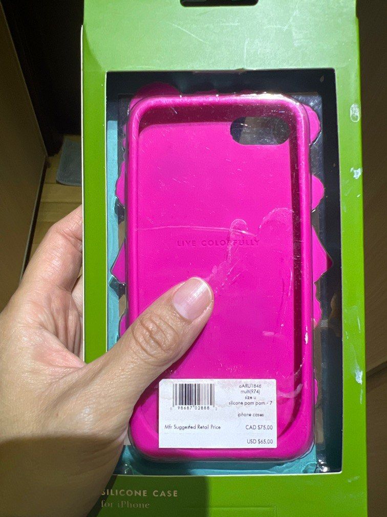 iPhone 7 casing (Category: Cases & Sleeves) located in Singapore. Submitted by deshen81 (Listing ID 1272397516, Image 2). Description: Brand new in the box never open.