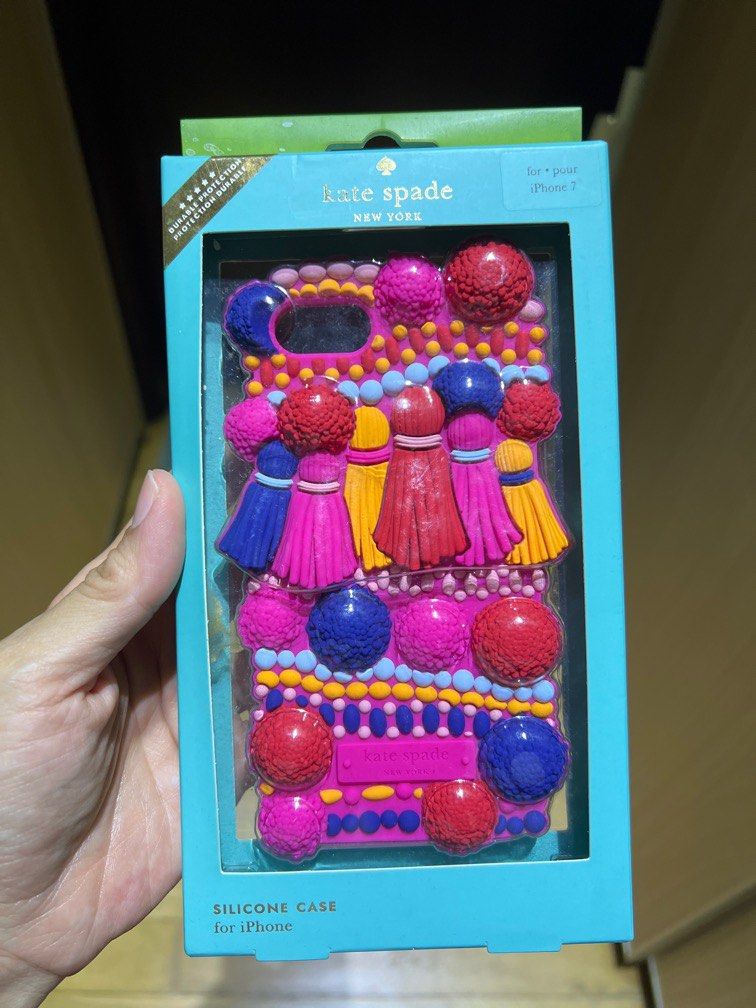 iPhone 7 casing (Category: Cases & Sleeves) located in Singapore. Submitted by deshen81 (Listing ID 1272397516, Image 1). Description: Brand new in the box never open.