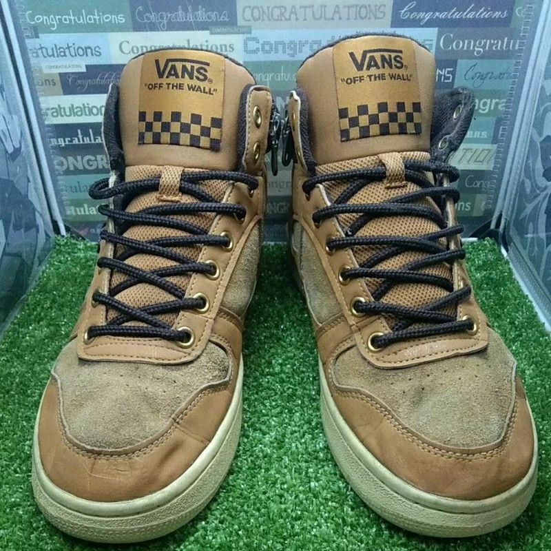 Vans worker top bee