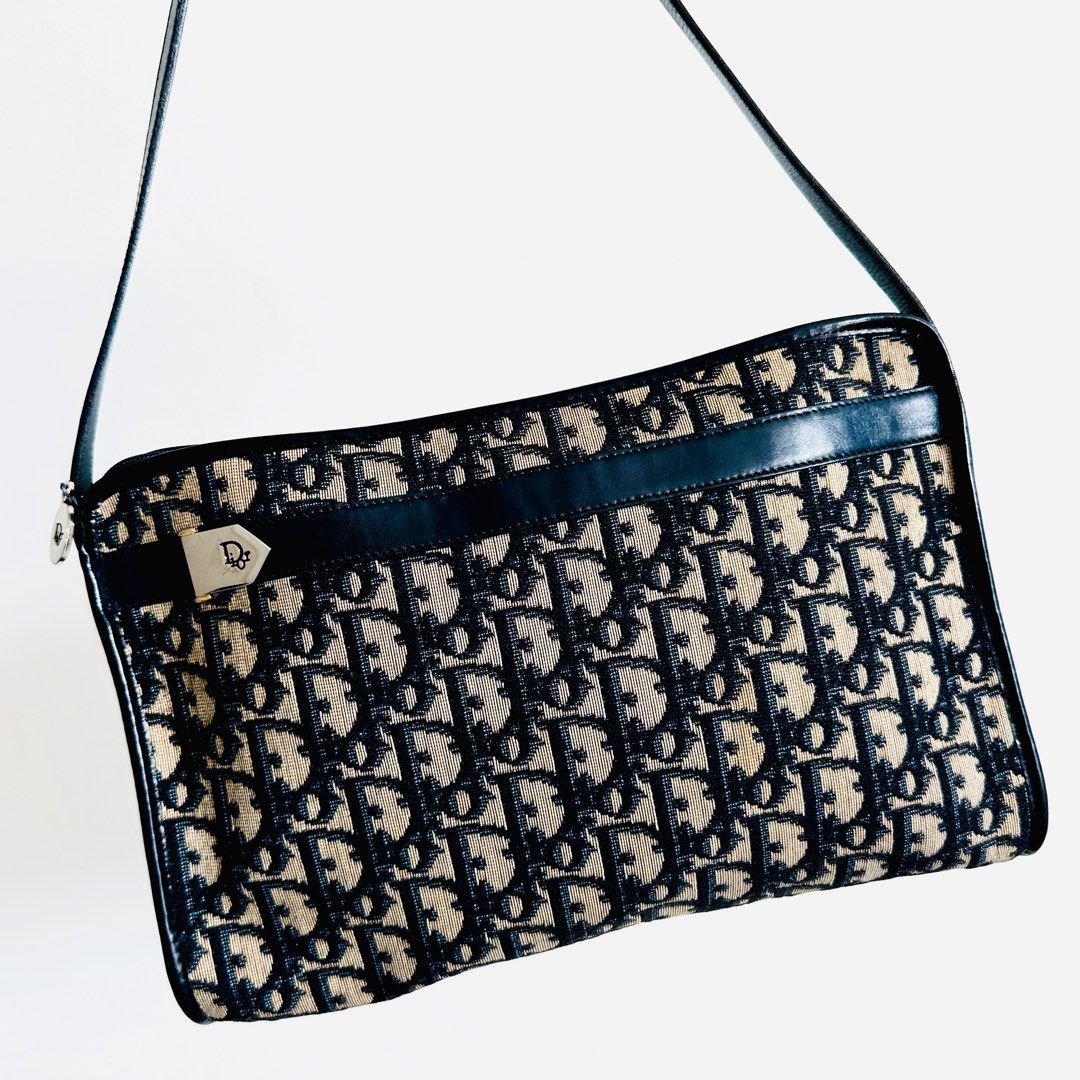 Christian dior hotsell monogram shoulder bag