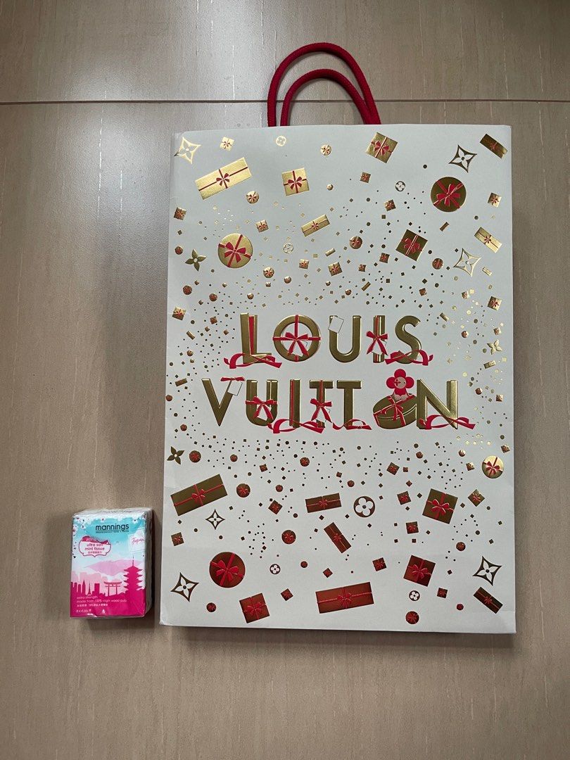 LV 聖誕紙袋2023 Louis Vuitton paper bag, 女裝, 手袋及銀包, Tote