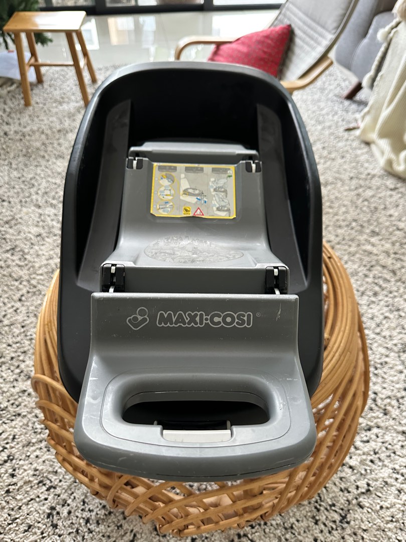 Maxi Cosi FamilyFix Base Babies Kids Going Out Car Seats on