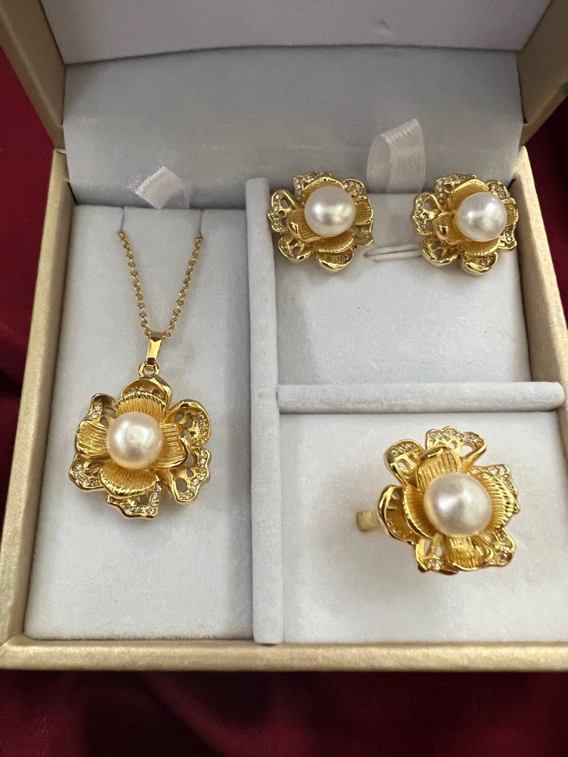 Gold set hotsell with pearls