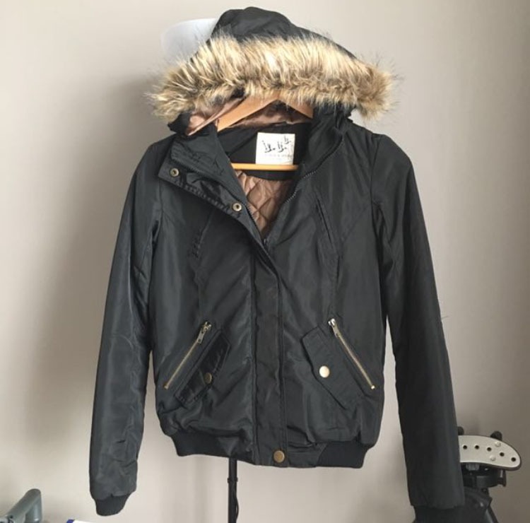 Hollister windbreaker snow jacket with fur inside - Depop