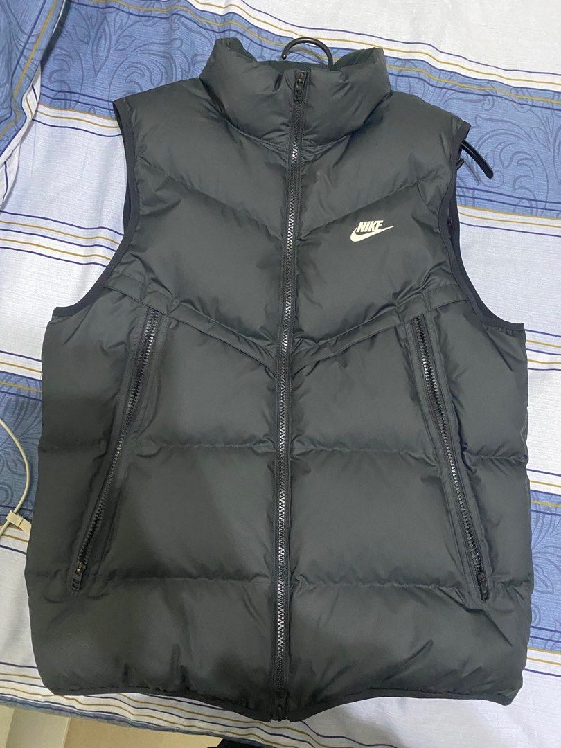 NIKE CLUB PUFFER VEST 保暖背心FB7374-010, 他的時尚, 運動服裝在旋轉拍賣