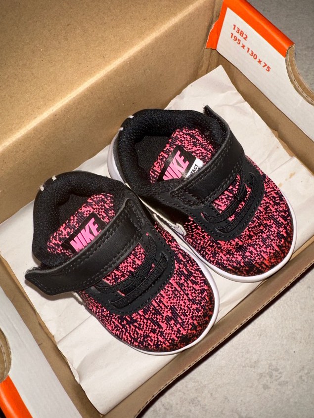 Girls black nike shoes store