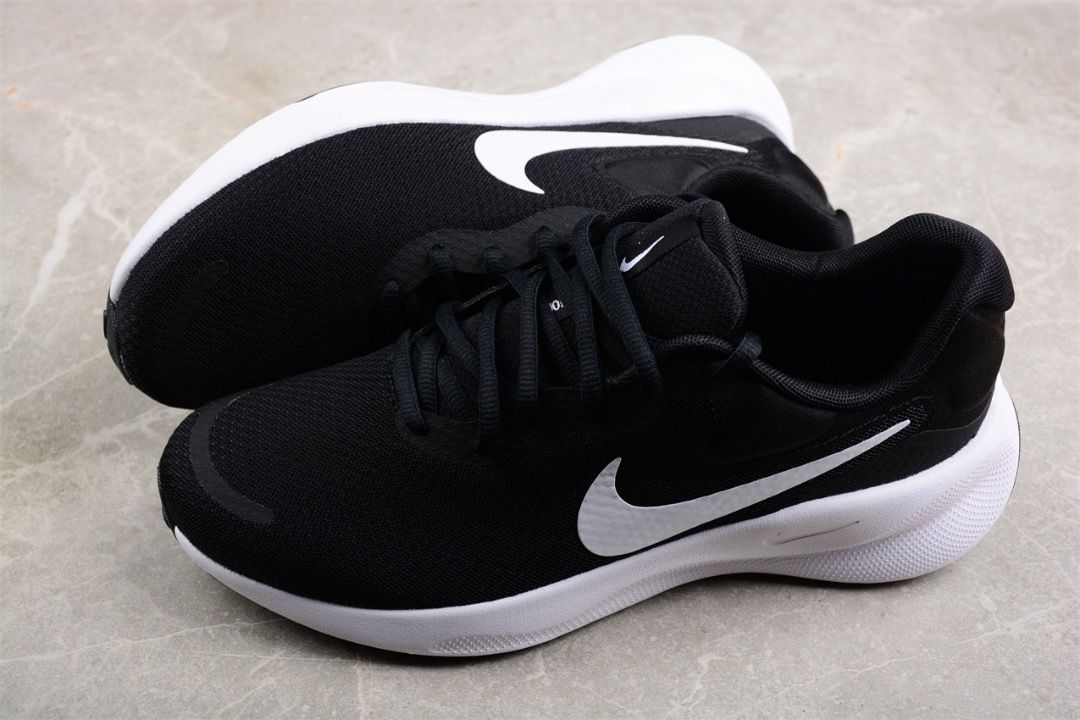 Nike Revolution 7 Running Shoes Black and White EURO 36 45 Men s