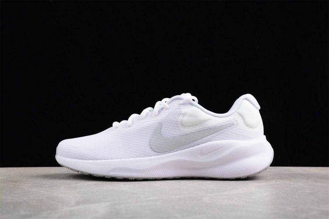White running shop shoes womens nike