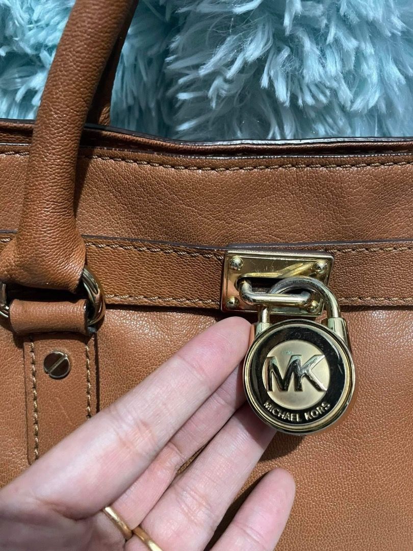 preloved mk hamilton small handbag (Category: Luxury Bags & Wallets) located in Binan City. Submitted by maharlikasonlineshop (Listing ID 1268773702, Image 3). Description: preloved mk hamilton small handbag gold hardware minimal scratch.