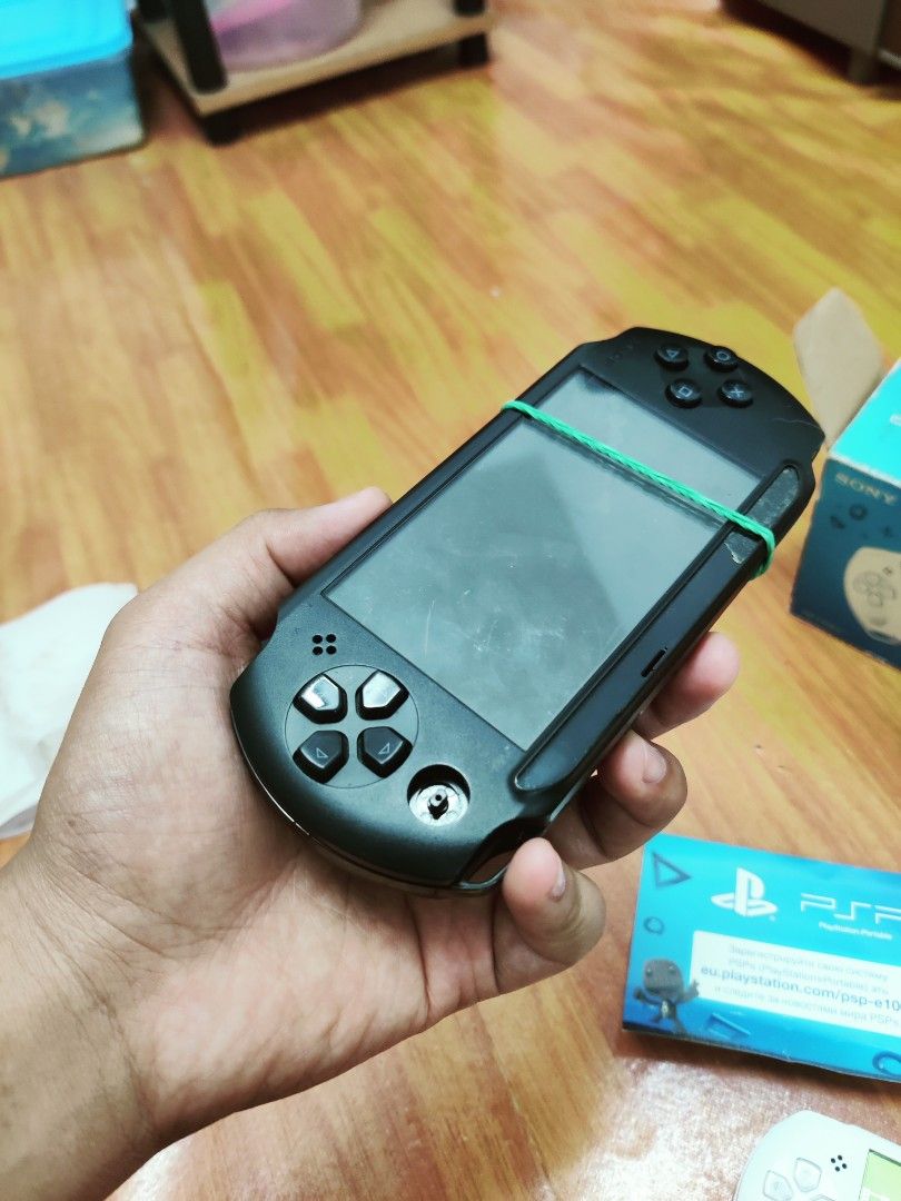 PSP STREET WHITE, Video Gaming, Video Game Consoles, PlayStation on Carousell