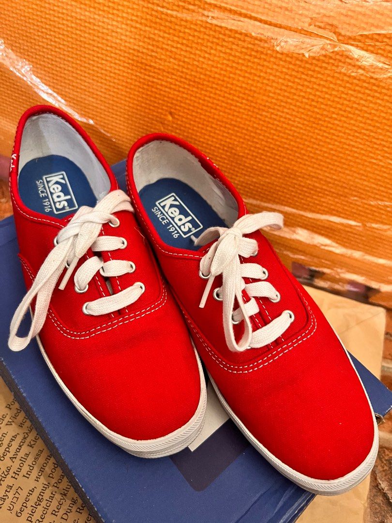 Red keds best sale slip on