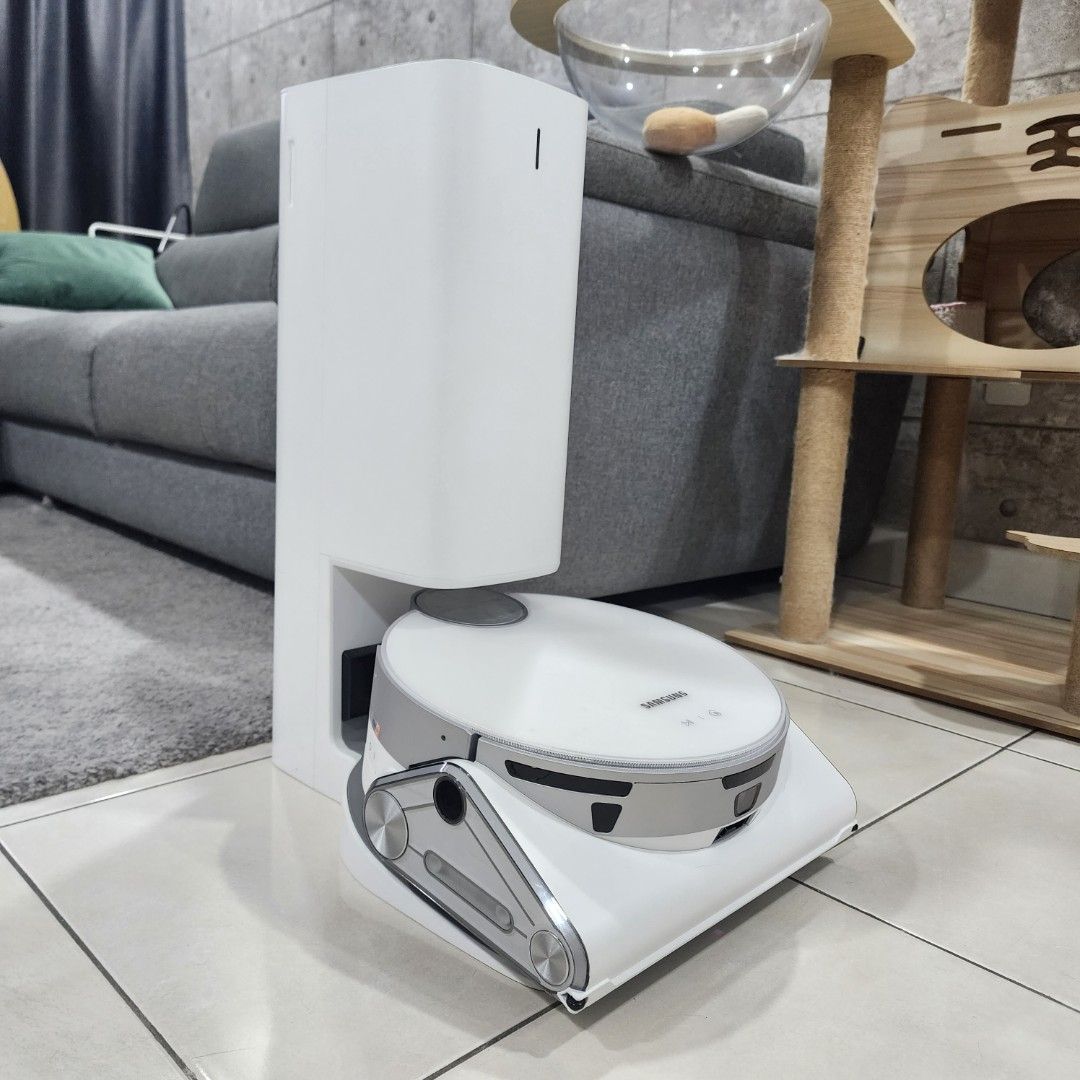 Samsung Jet Bot AI+ Vacuum Robot with Intel A.I. Driving 3D LIDAR