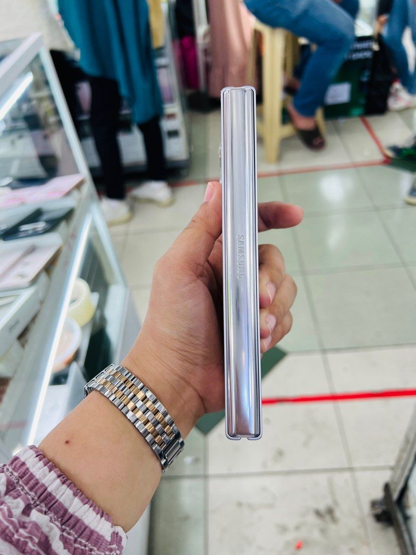 Samsung Z Fold 3 5G (Category: Samsung) located in San Juan City. Submitted by javedsgadgetshop (Listing ID 1272382838, Image 2). Description: OPEN FOR INSTALLMENT VIA CREDIT CARD/GGIVES & SWAP/TRADE-IN! WE BUY AND SELL ( ANYKINDS OF UNIT BINIBILI PO NAMIN)! PTPA : Padelete po f bawal Read ❗️Onhand ‼️ Samsung Zfold 3 5G •256gb •NTC Variant •Good batt health •Factory Unlock •95% Smoothness •No hidden issue | No Repaired •100% Authentic | Not Refur