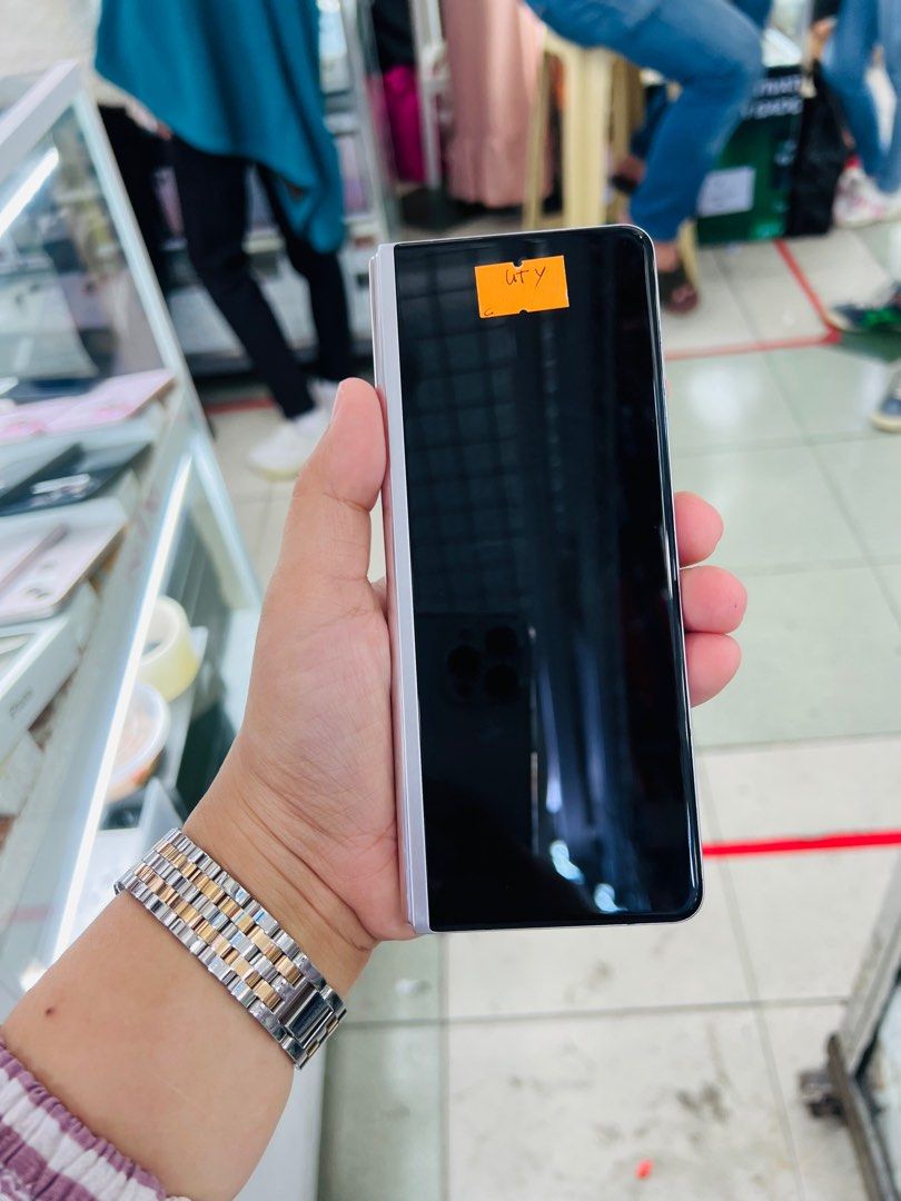 Samsung Z Fold 3 5G (Category: Samsung) located in San Juan City. Submitted by javedsgadgetshop (Listing ID 1272382838, Image 3). Description: OPEN FOR INSTALLMENT VIA CREDIT CARD/GGIVES & SWAP/TRADE-IN! WE BUY AND SELL ( ANYKINDS OF UNIT BINIBILI PO NAMIN)! PTPA : Padelete po f bawal Read ❗️Onhand ‼️ Samsung Zfold 3 5G •256gb •NTC Variant •Good batt health •Factory Unlock •95% Smoothness •No hidden issue | No Repaired •100% Authentic | Not Refur