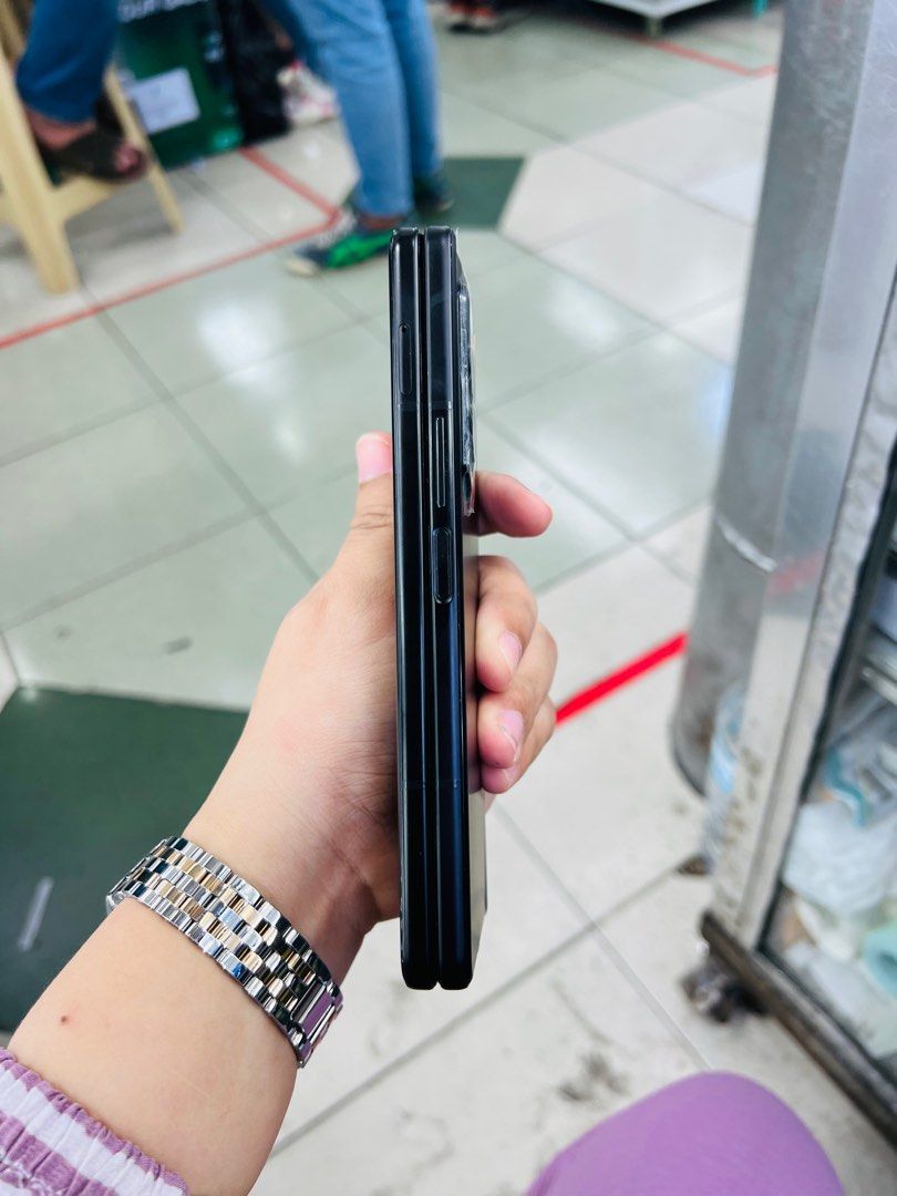 Samsung Z Fold 3 5G 95% makinis (Category: Samsung) located in San Juan City. Submitted by javedsgadgetshop (Listing ID 1272379548, Image 3). Description: OPEN FOR INSTALLMENT VIA CREDIT CARD/GGIVES & SWAP/TRADE-IN! WE BUY AND SELL ( ANYKINDS OF UNIT BINIBILI PO NAMIN)! PTPA : Padelete po f bawal Read ❗️Onhand ‼️ Samsung Zfold 3 5G •256gb •NTC Variant •Good batt health •Factory Unlock •95% Smoothness •No hidden issue | No Repaired •100% Authentic