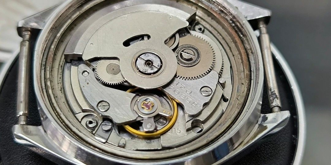 Seiko 7025 top movement