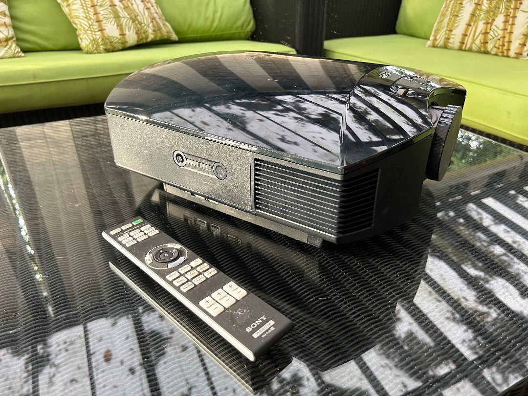 Sony VPLHW45 projector Spoiled, TV & Home Appliances, TV