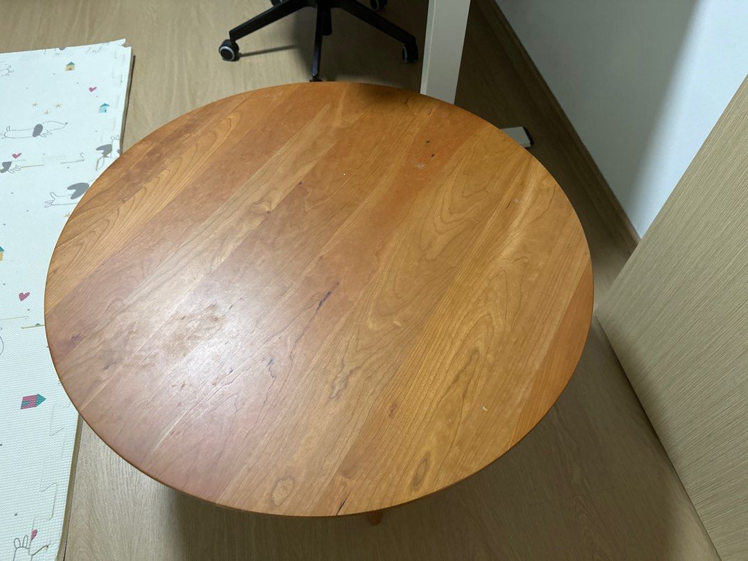 Table (Category: Tables & Sets) located in Singapore. Submitted by eileenpx (Listing ID 1272393862, Image 3). Description: .