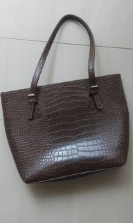 (Kategori: ) berada di . Dikirim oleh kintsugi_preloved (ID iklan 1272334792, Gambar 1). Deskripsi: .