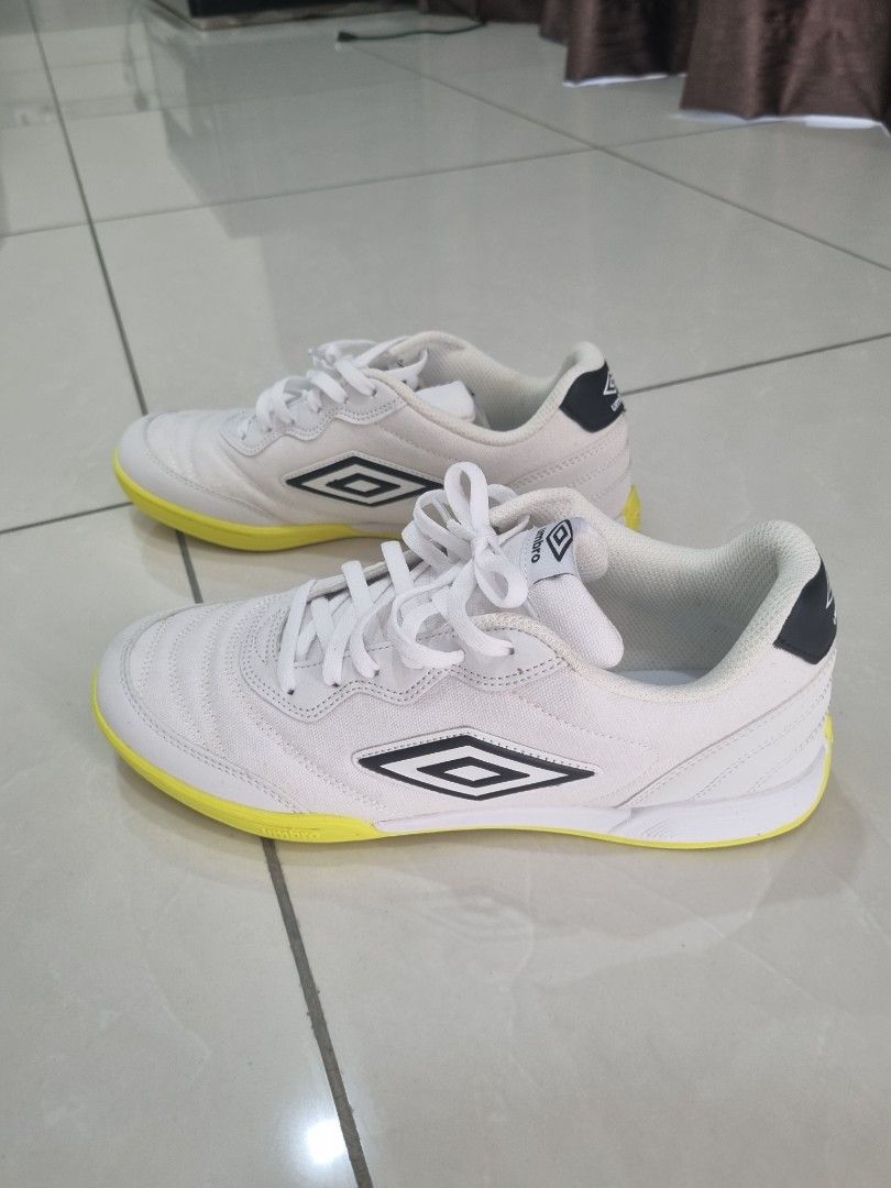 White top futsal shoes