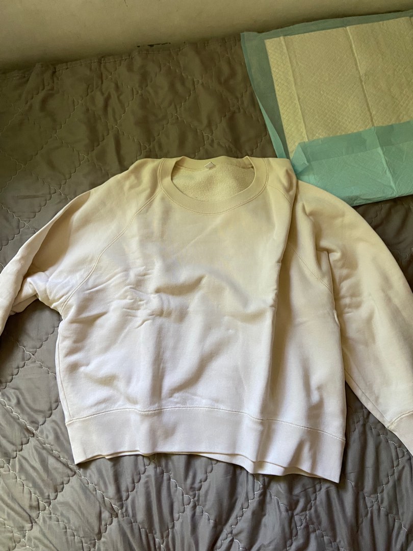 Uniqlo Beige Sweater, Women's Fashion, Coats, Jackets and Outerwear on Carousell