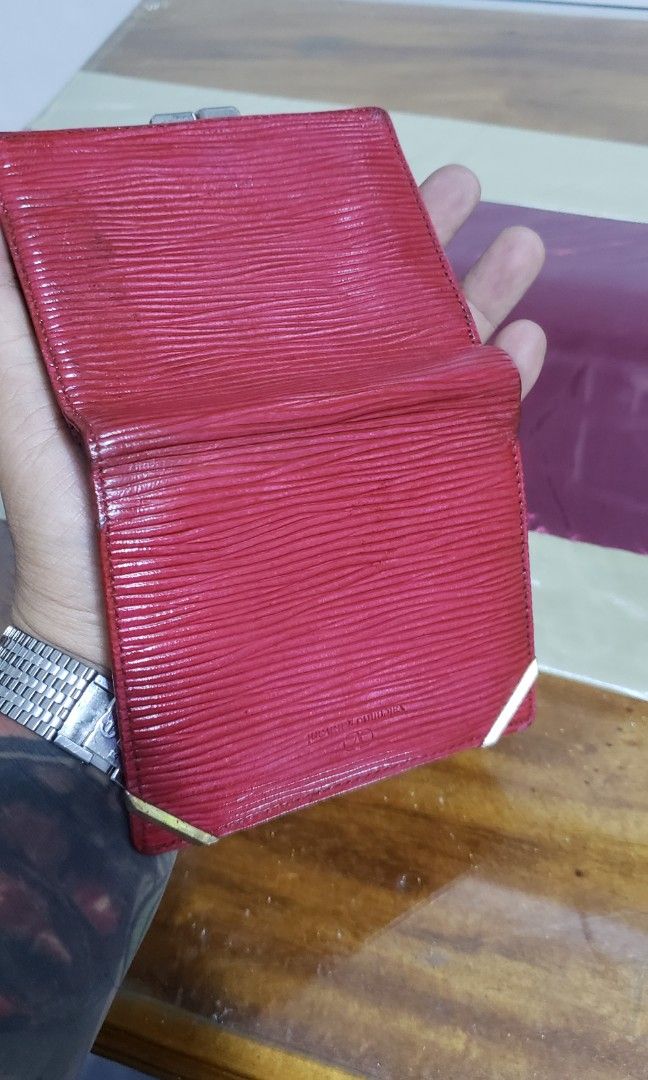Valentino garavani (Category: Luxury Bags & Wallets) located in Manila. Submitted by mistej (Listing ID 1272447083, Image 3). Description: valentino garavani leather tripold walet authentic guaranteed chek detaild pic of condition.