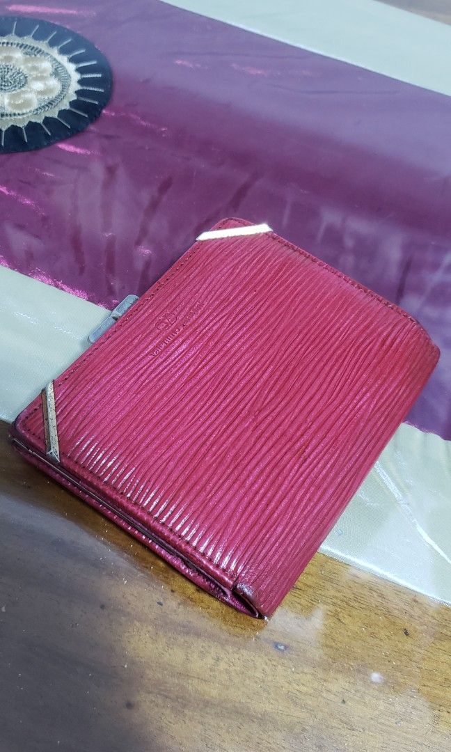 Valentino garavani (Category: Luxury Bags & Wallets) located in Manila. Submitted by mistej (Listing ID 1272447083, Image 1). Description: valentino garavani leather tripold walet authentic guaranteed chek detaild pic of condition.