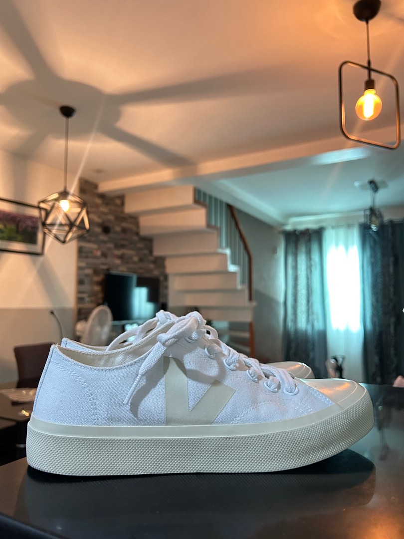 Veja wata sales silver white