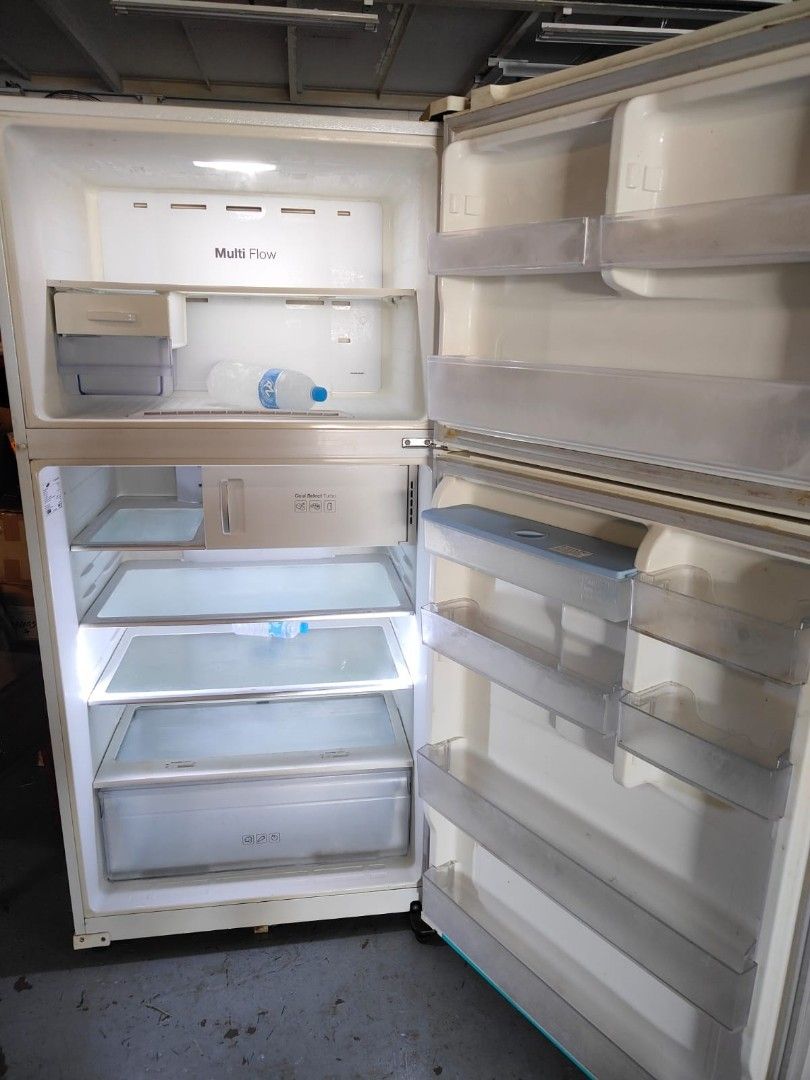 Warehouse clearance fridge refrigerator