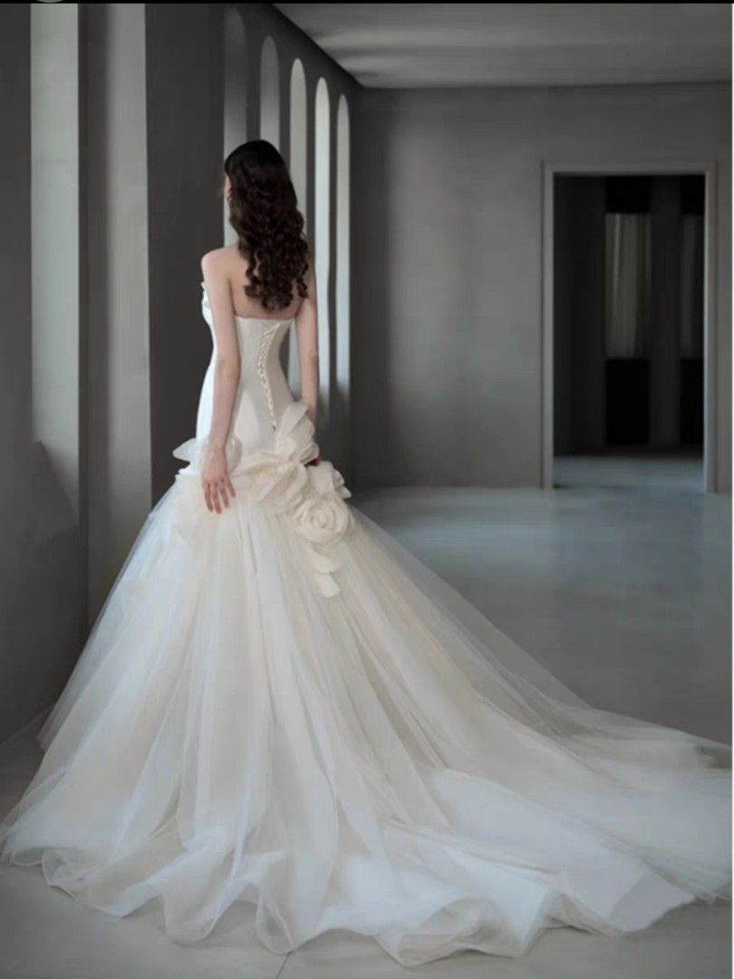 Wedding Gown white train fishtail petite with roses lace details