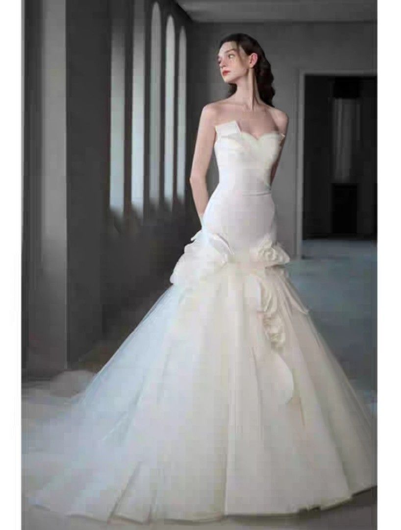 Wedding Gown white train fishtail petite with roses lace details