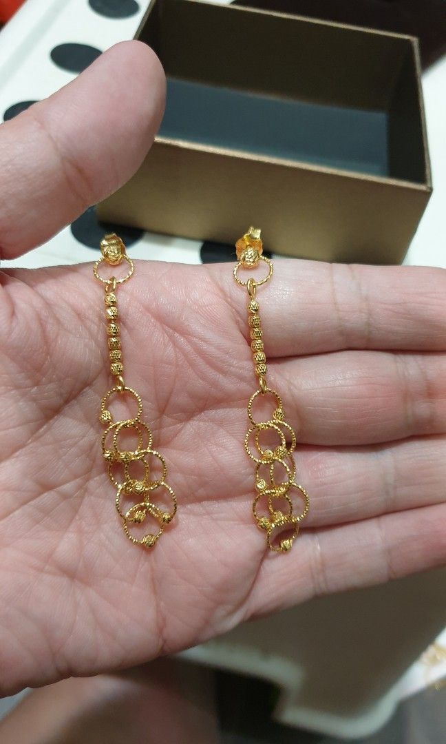 Gold earrings design hotsell in light weight