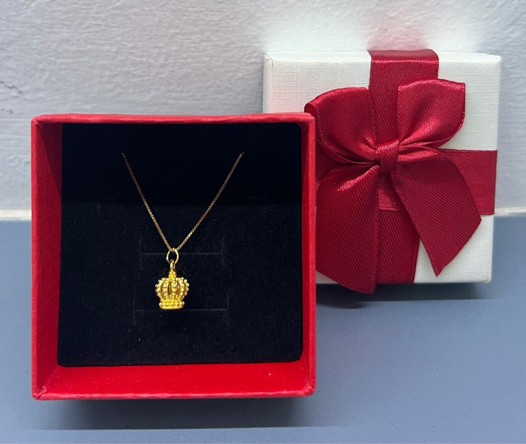 Gold crown pendant store