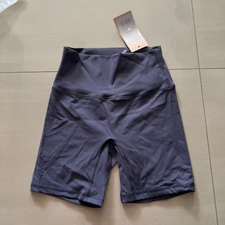 Ell & Voo Gym Shorts, Women's Fashion, Activewear on Carousell