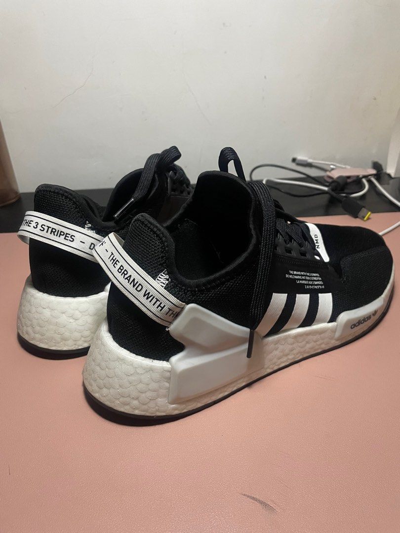 Nmd r1 hot sale v2 cloud white