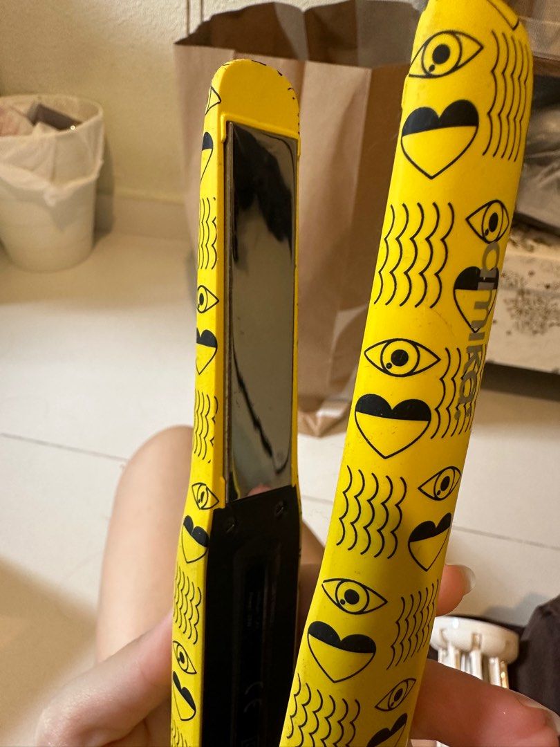 Amika mini portbale hair straightener